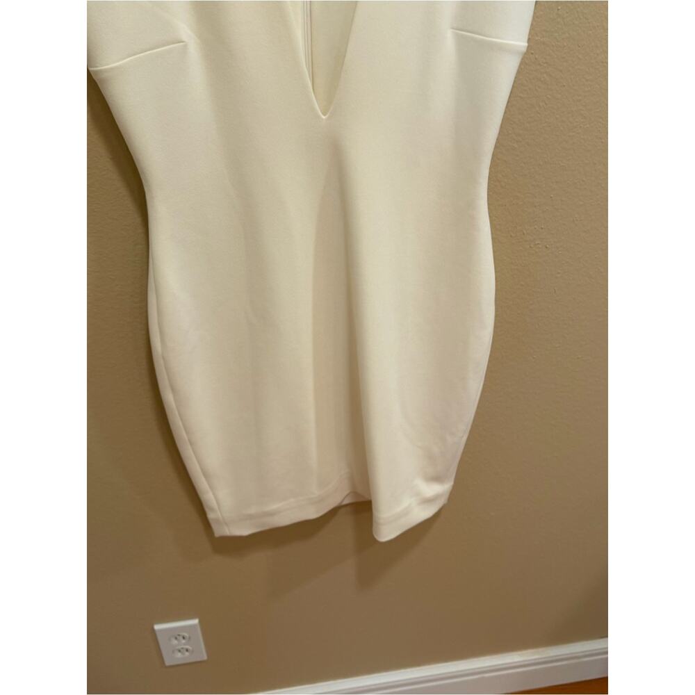 Solace London Women’s Deep V-Neck Short Sleeve Bodycon Dress in Cream 8 - Picture 9 of 14